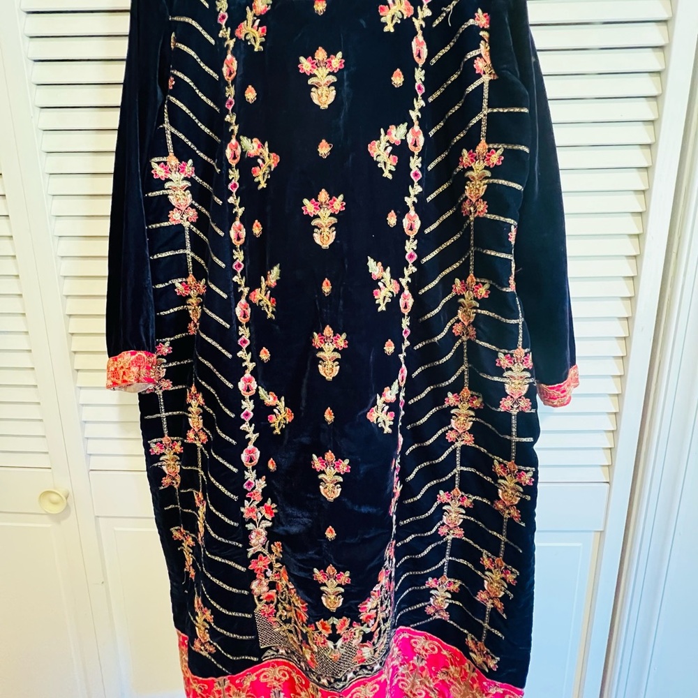 Asim Jofa Vervelt suit